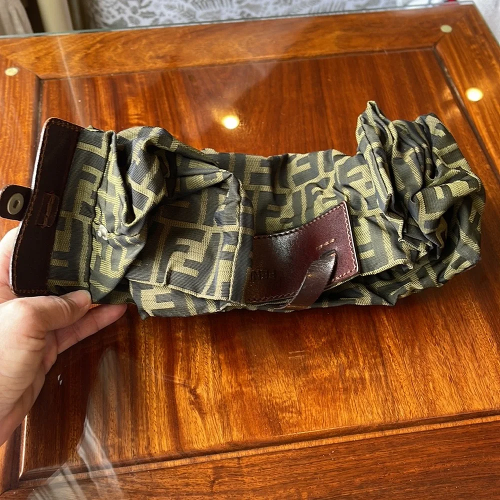 Fendi foldable Zucca pattern shopping tote. - Picture 3 of 10